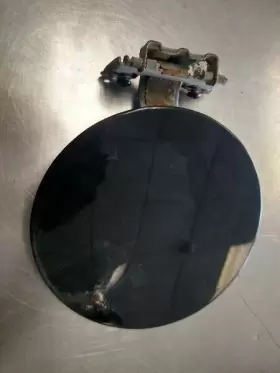 177.gm8d03 03 Avalanche Fuel Filler Door