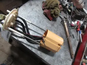 637.fd8p11 F550sd 2011 Fuel Tank Send Unit 207741