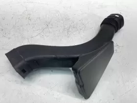 13717577472 Bmw 1371 7577472 F01 F02 F06 F10 F12 550 650 750 Right Engine Air Intake Duct Tube Pipe Oem