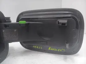 177.bm1q10 Bmw 135i 2010 Fuel Filler Door 1313424