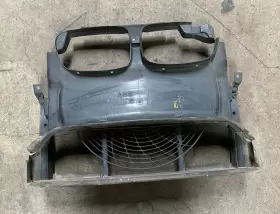 8268371 Bmw 5171-8 220 579 E46 330ci 325ci 323ci Convertible Front Air Intake Duct Shroud
