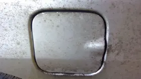 177.gm1q05 Chevrolet Impala 2005 Fuel Filler Door 588451