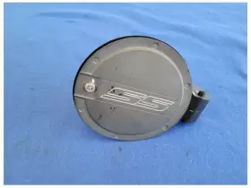 177.gm1w11 Chevrolet 2010-2015 Camaro Ss Rear Fuel Door Gas Cap Quarter Panel Silver 2567