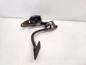 234.gm8j04 Chevrolet Truck 2004 Suburban 1500 5.3l / At Accelerator Pedal - Dbw Drive By Wire