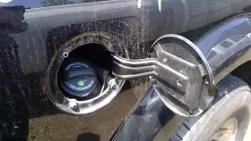 177.fd1i06 Ford Freestyle 2006 Fuel Filler Door 122040