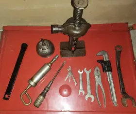 A-17080-c Ford 1930 1931 Model A Jack Grease Gun Script Oil Can Screwdriver
