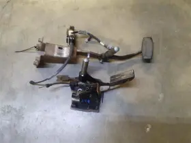 234.fd8s05 Ford Truck 6.8l Power Adjusting Brake And Accelerator Pedals Set 2005 Excursion