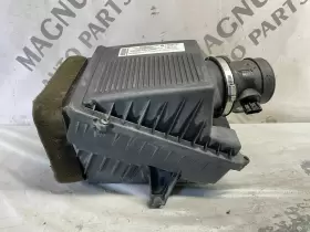 7gmxr0176820 Gmc 2007-2011 Yukon Tahoe Suburban 5.3l Engine Air Filter Cleaner Box Oem