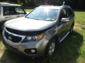179.ki1116 Kia Sorento 2016 Fuel Filler Neck 379495