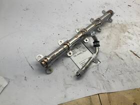 Lamborghini 345.lb1a22 21-26 Bentley Bentayga 4.0l Right Engine Fuel Injection Rail Pipe T
