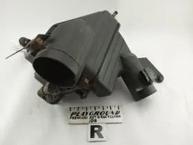 319-58163 Lexus Is300 Sedan Air Cleaner Box With Flow Sensor Fits 2001-2005