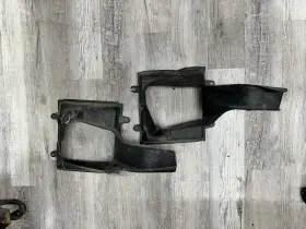 670038777 Maserati 14-20 Ghibli Front Intercooler Left And Right Air Duct Bracket Frame Pair