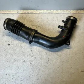 B67513331 Mazda 1986 1987 1988 323 Air Intake Hose Boot Duct 1.6l