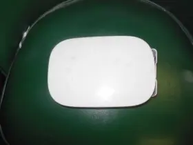 177.mb1e07 Mercedes-benz Fuel Filler Door Gas Flap Lid 2001 02 03 04 05 06 07 C280 Sedan White