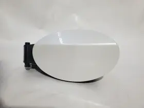 177.mb1r11 Mercedes-benz 2011 E350 Oem 799 Diamond White Fuel Filler Door