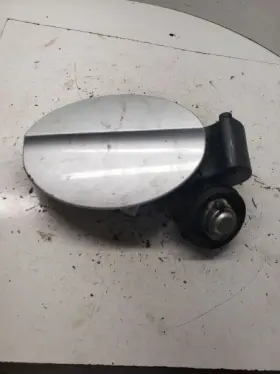 1134359 Mercedes-benz 219757010664 Cls550 2008 Fuel Filler Door