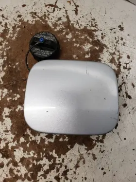 177.ms1l05 Mitsubishi Lancermit 2005 Fuel Filler Door 1423868