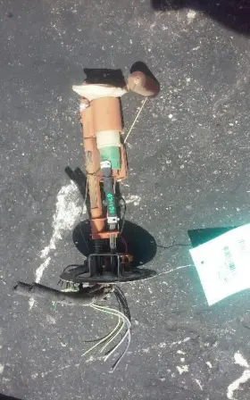 323-58549 Nissan Fuel Pump Assembly 4 Cylinder Fits 95-97 Pickup 387432