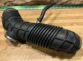 17228-x020-tr20 Pontiac Saturn Sky Solstice 2.4l Ecotech Air Intake Box Tube Pipe Hose 2006-2009