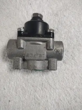Quick Fuel Technology 30-803qft Qft Pressure Regulator 4.5 - 9 Psi Returnless Gasoline 3/8 Inch Npt