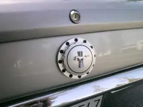 9030d4 Scott Drake 1964-73 Mustang Twist-off Gas Cap With Tri-bar Running Horse Emblem Billet
