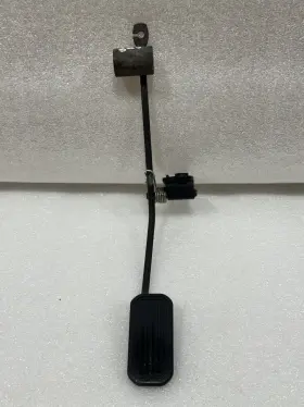 234.to1o01 Toyota 2000 2001 2002 2003 2004 Avalon Accelerator Pedal